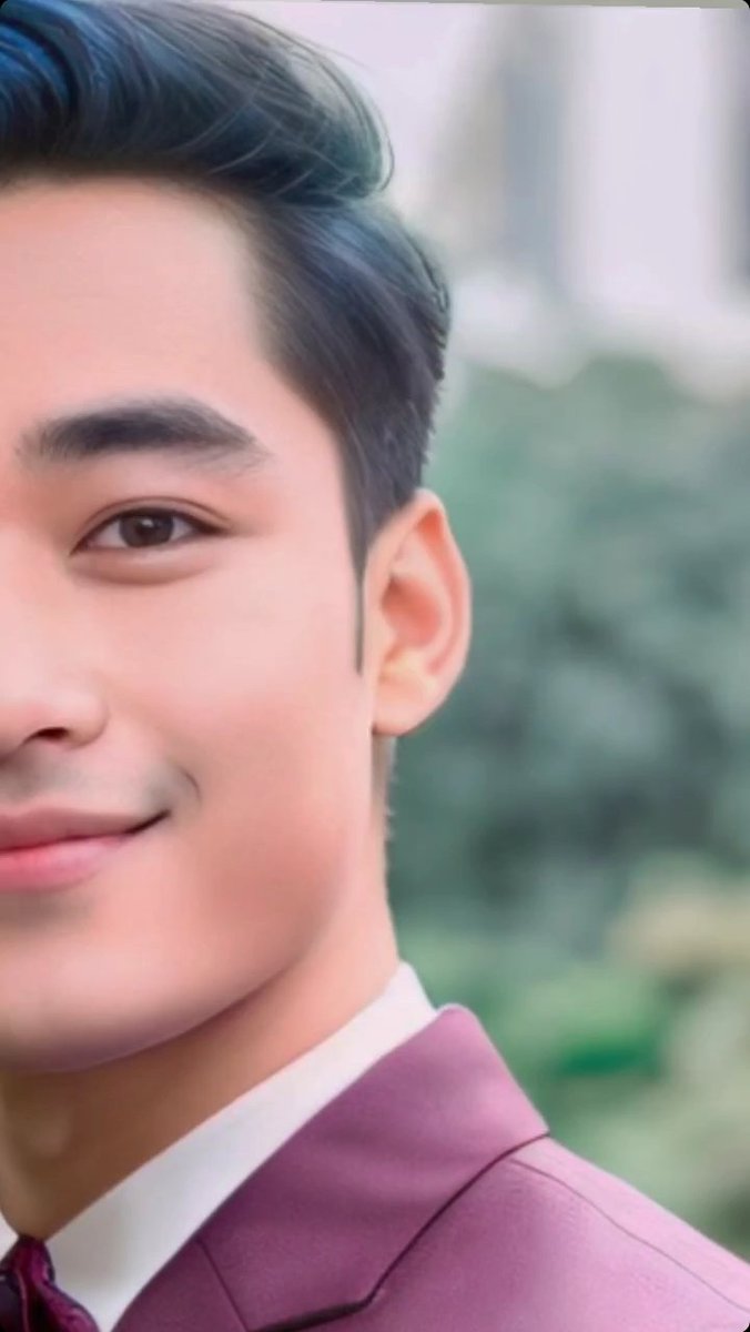 "Kok belakangan ini sering post muka setengah?"

"Half faced is better than two faced" 😊😊😊