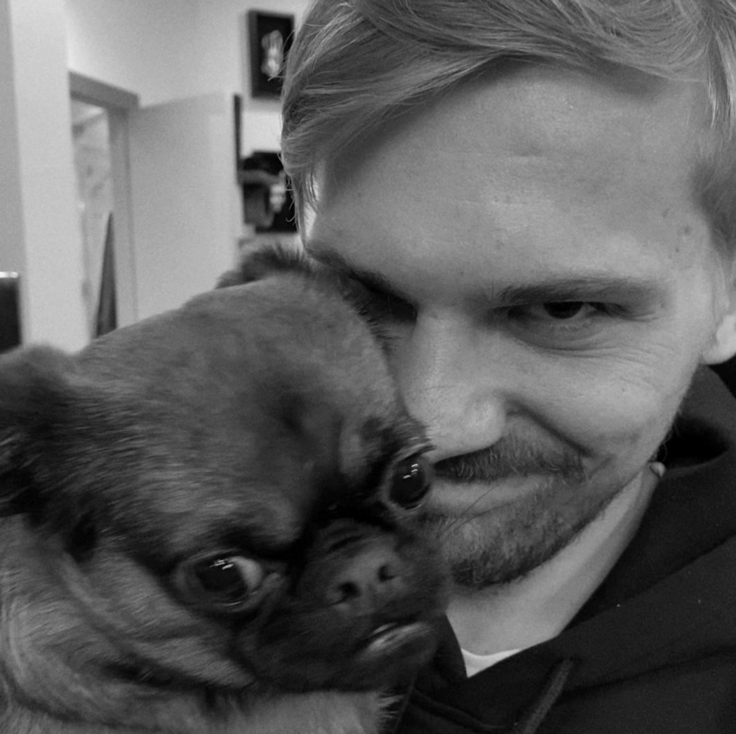 ⠀
нашёл себе нового напарника. 
⠀