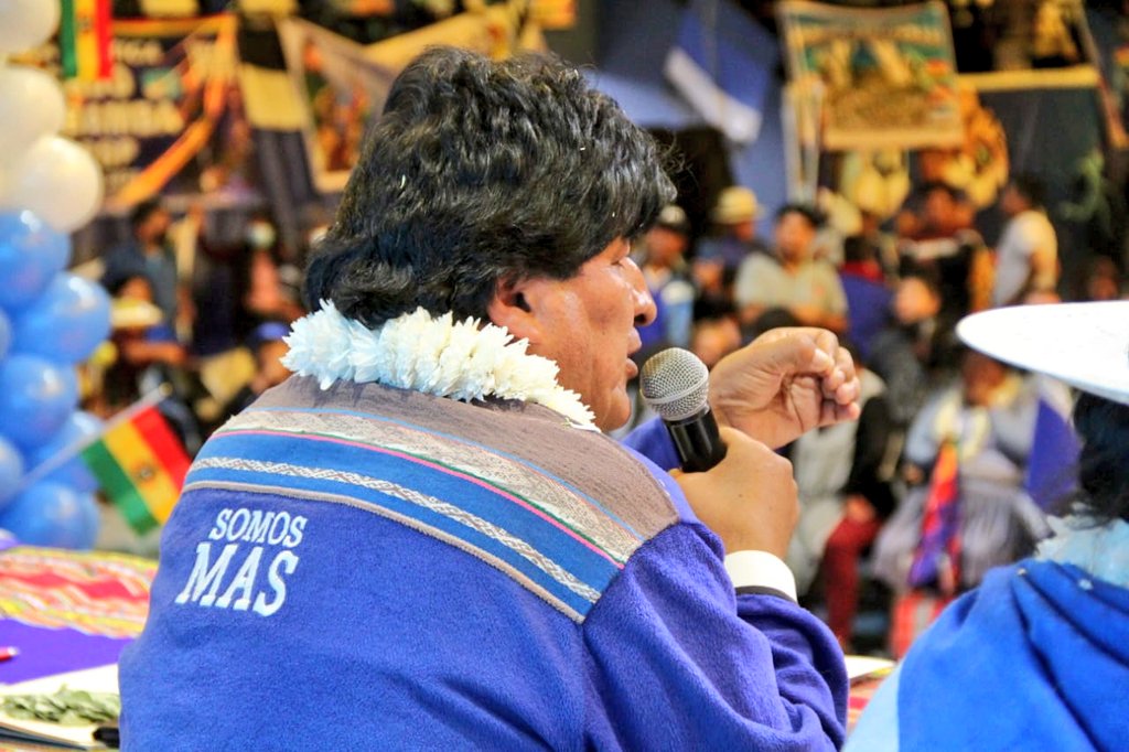 evoespueblo's tweet photo. Dicen que no son cobardes ni traidores.  Pero tienen miedo despedir ministros que protegen al narcotráfico y la corrupción. Por eso pagan un cabildo para que les pida cambiar gabinete. Repito nuevamente que si el gobierno quiere terminar bien su mandato tiene que librarse de ministros que en vez de hacer gestión se dedican a buscar la destrucción del MAS-IPSP.