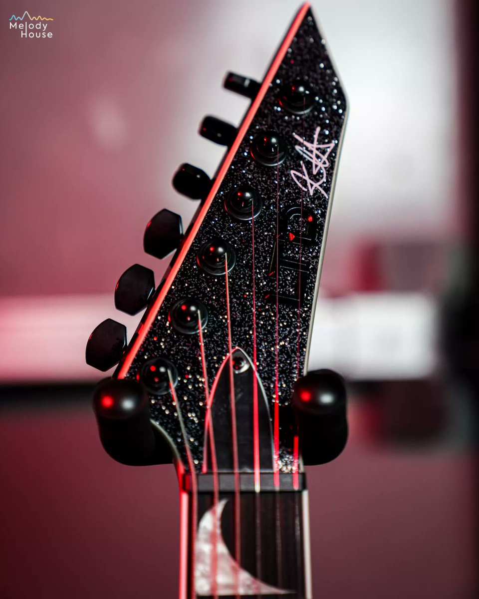 This axe speaks louder than words 🤘🎸

ESP LTD Kirk Hammet Signature V Shape Electric Guitar- Black Sparkle Finish

melodyhousemi.com/product/buy-es…

#espguitars #espltd #electricguitar #guitarlife