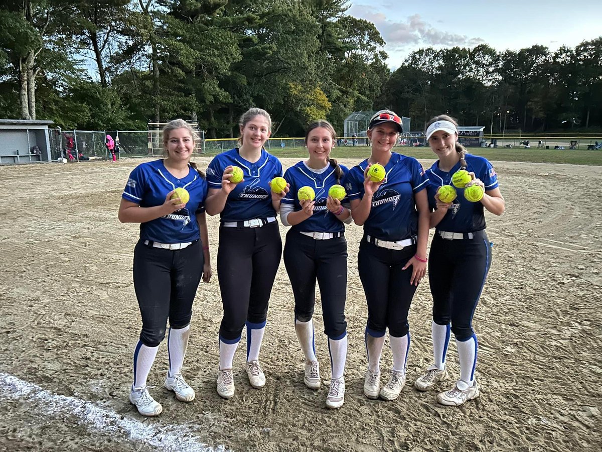 emma_desanty's tweet photo. So proud of my team for going 5-0 this weekend and winning the Waves Fall Classic! Combined we hit 9 home runs! Here’s one of mine from the championship game!
@CTThunderFastp1 https://t.co/rA9fAYsOvY