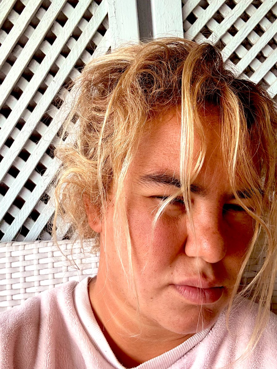ecedorsay's tweet photo. Leonardo Di Caprio saclarimla, insaata hazirlik. Selfie’s to Relax the Mind :)) #workbabywork #ecedorsay #18october2023 #wednesday https://t.co/Youa8TivEu