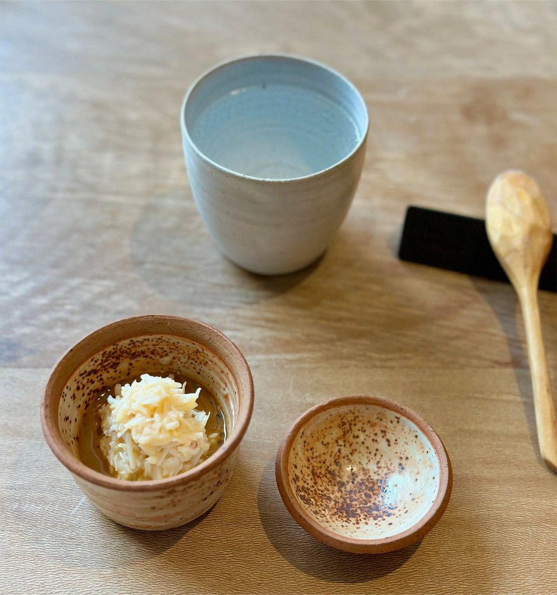 Although it is a rich crab dish, it does taste very light and elegant. Very elegant.