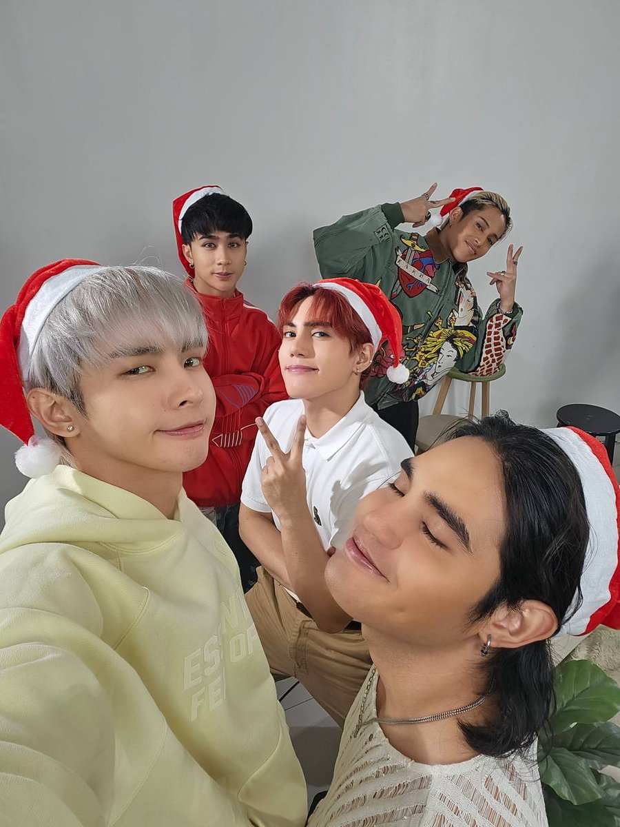 Isang maagang Pasko para inyo, A'TIN! Join us for an early Christmas giveaway and experience the sweetest season with a Selecta's Limited Edition Christmas Bestsellers ice cream!

Watch our LIVE here 🔗 vt.tiktok.com/ZSN6vRnkL/

#SB19xSelectaSecretSanta