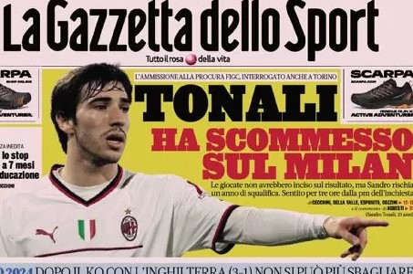 Ha quasi distrutto il #Milan, non c'è riuscito.
Il club ha speso per lui 30 milioni, volatilizzati. Lo ha valorizzato fino a 70 milioni. Sarebbero andati bruciati anche quelli. Avrebbe costretto il club a giocare senza centrocampo. Io sono Milanista. NON lui. 
Brava la dirigenza.