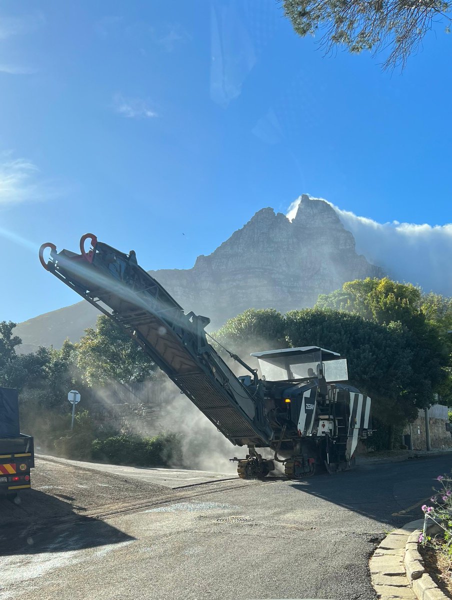 _ArriveAlive's tweet photo. The Health Risks of Exposure to Dust https://t.co/26bZnYDP8p #ArriveAlive #Health #Dust #EMS #DustSuppression @ConstructionSfy https://t.co/38vjqRRx8G