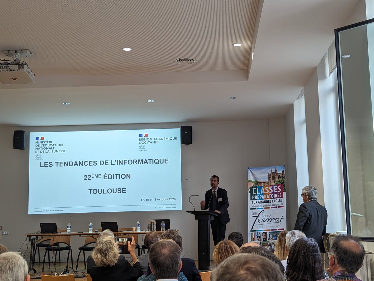 Les tendances de l'informatique commencent, merci monsieur le proviseur d'accueillir le ministère et l'ensemble des DSI des académies de France. 
Ce moment s'ouvre avec un discours de Marc Firoud , le secrétaire général de la région académique Occitanie
#Dsi <a href="/RA_Occitanie/">Région Académique Occitanie</a>