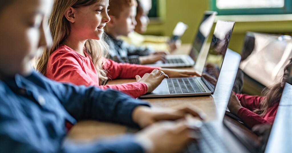 veracompsofia's tweet photo. Federal funds were used to purchase #edtech services from tech companies during the pandemic, but large investments raised concerns about their efficiency. https://t.co/J9duoFRyLl https://t.co/tHs9fJFU4H