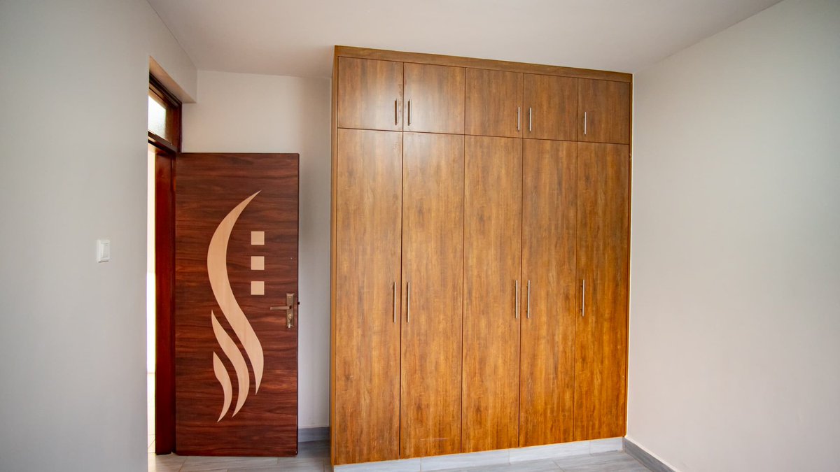 homes_kampala's tweet photo. #ready 2bedrooms apartments on #sale in kulambiro ring road  @230m ,comes with ready #condominiumtitle , 
#realestate  #accesssibility 
Book now with 30% with a flexible payment plan and occupy at 80%
☎️+256781014163
Or visit our website 
https://t.co/DspP3jNgFc https://t.co/wMzzyOHyJo