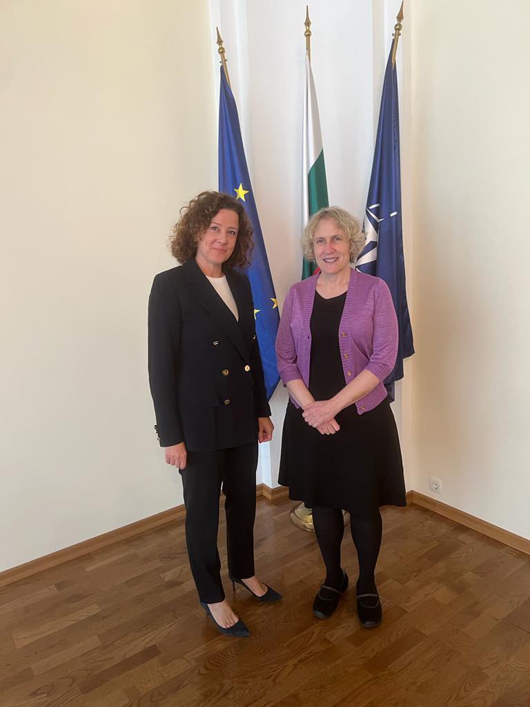 Delighted to meet <a href="/StateSEHI/">Special Envoy for Holocaust Issues Ellen Germain</a> Ellen Germain. We condemned recent terrorist attack against Israel and the importance of enhancing international cooperation in combating antisemitism, including the key role of <a href="/TheIHRA/">IHRA</a>.