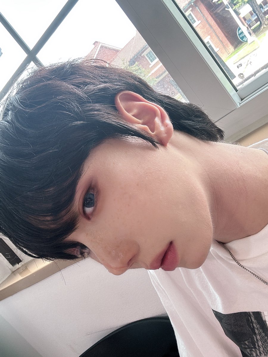 皆さん、いつも僕たちを待ってくださって 応援してくださって、 いつもありがとうございます！ 韓国でもっと素敵な姿になって皆さんに会いに行きます 僕には皆さんだけです。いつも私たちAMBITIONを考えてください🤙