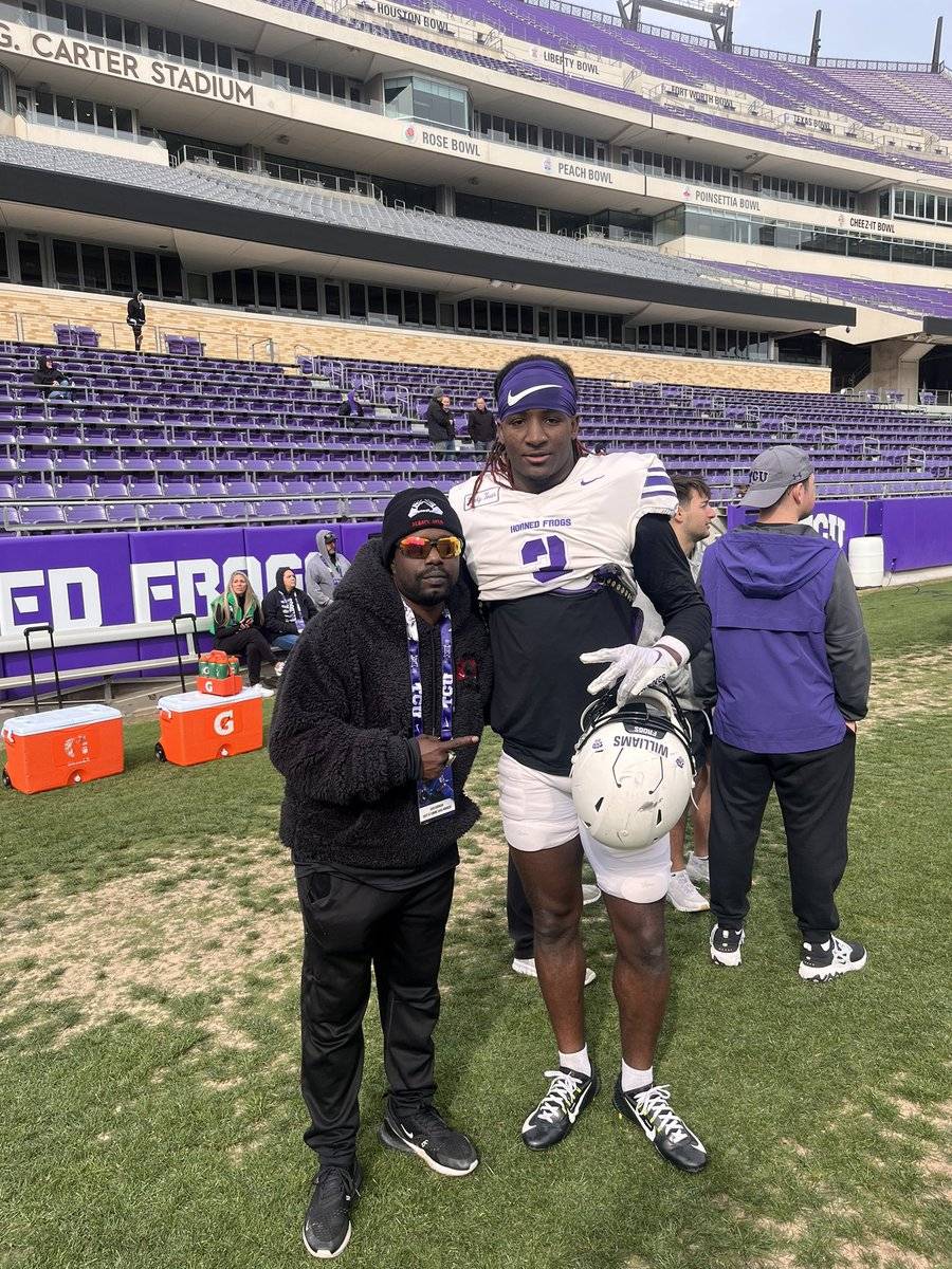 Michael67591871's tweet photo. Stable is deep! Just know we comin! TCU WR Savion Williams will be another household name in next years NFL Draft 6’4 225 lbs 👀😳! Stay tuned Train Like A Pro”🙉🙉 #NFLCombine #NFLDraft? #NationalPuppyDay #ATLvsMIA #WatchusPlay  
Original: drobalwayzopen https://t.co/bwnDk9sZRR