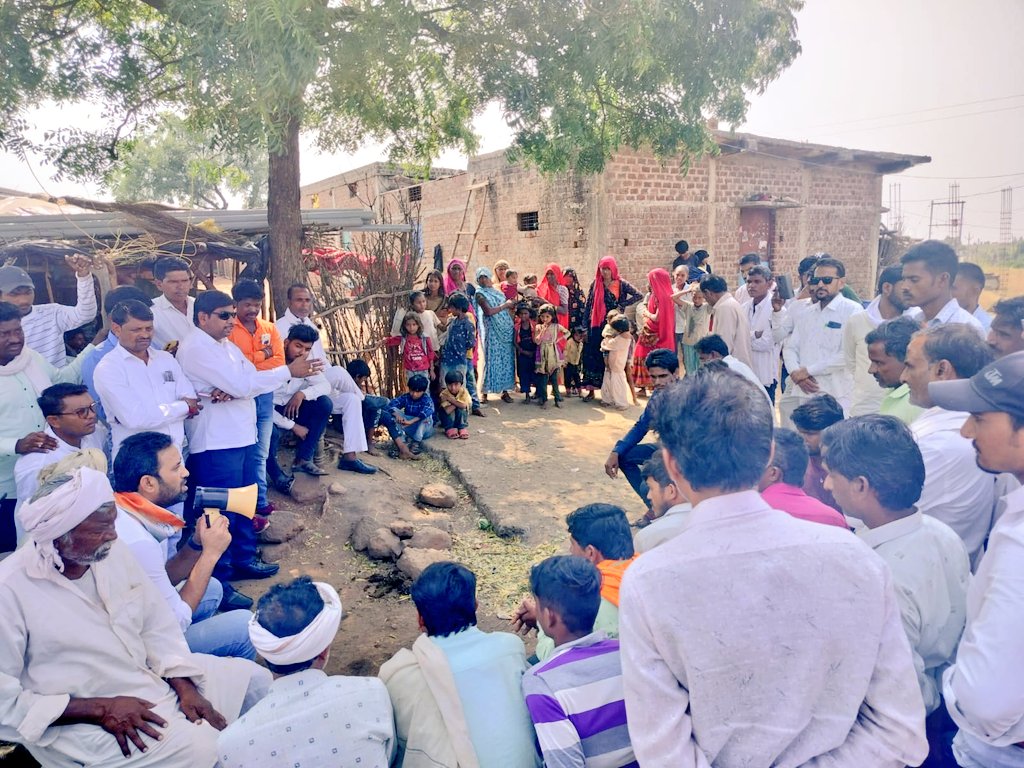 कसरावद मेरा परिवार ।।
आज बुधवार को कसरावद विधानसभा क्षेत्र के ग्राम सालाखेड़ी के धातर फाल्या, उमरदड़, झाड़कट्टी व समीप के क्षेत्रों में जनसम्पर्क ।
                                                                       सचिन यादव 
कांग्रेस प्रत्याशी ✋
विधानसभा क्षेत्र कसरावद -184