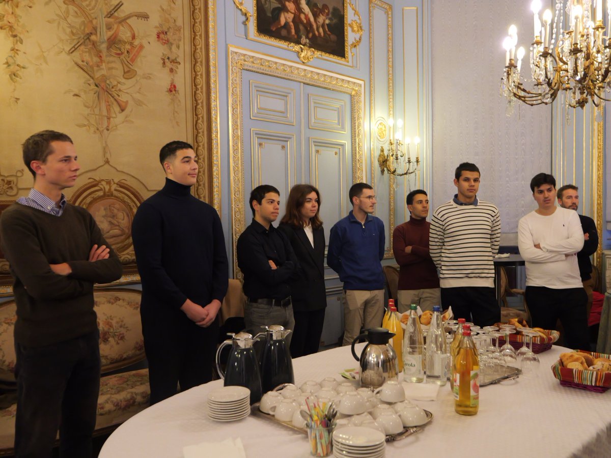 acstrasbourg's tweet photo. Cérémonie d'accueil de 8 polytechniciens en immersion dans les collèges de l'académie durant 6 mois. Le recteur @OlivierFaron les remercie pour leur engagement auprès de nos élèves. Un partenariat unique entre @XDiversite et @acstrasbourg pour favoriser l’#EgaliteDesChances. https://t.co/KcpmwQ9IX7