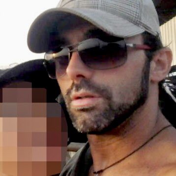 No busquéis esta foto en las portadas de los periódicos de tirada. Es Iván Illarramendi. Español secuestrado por los terroristas de Hamas. No me cabe la menor duda de que si hubiese sido secuestrado en Gaza por militares israelíes, hoy sería la foto de todas las portadas