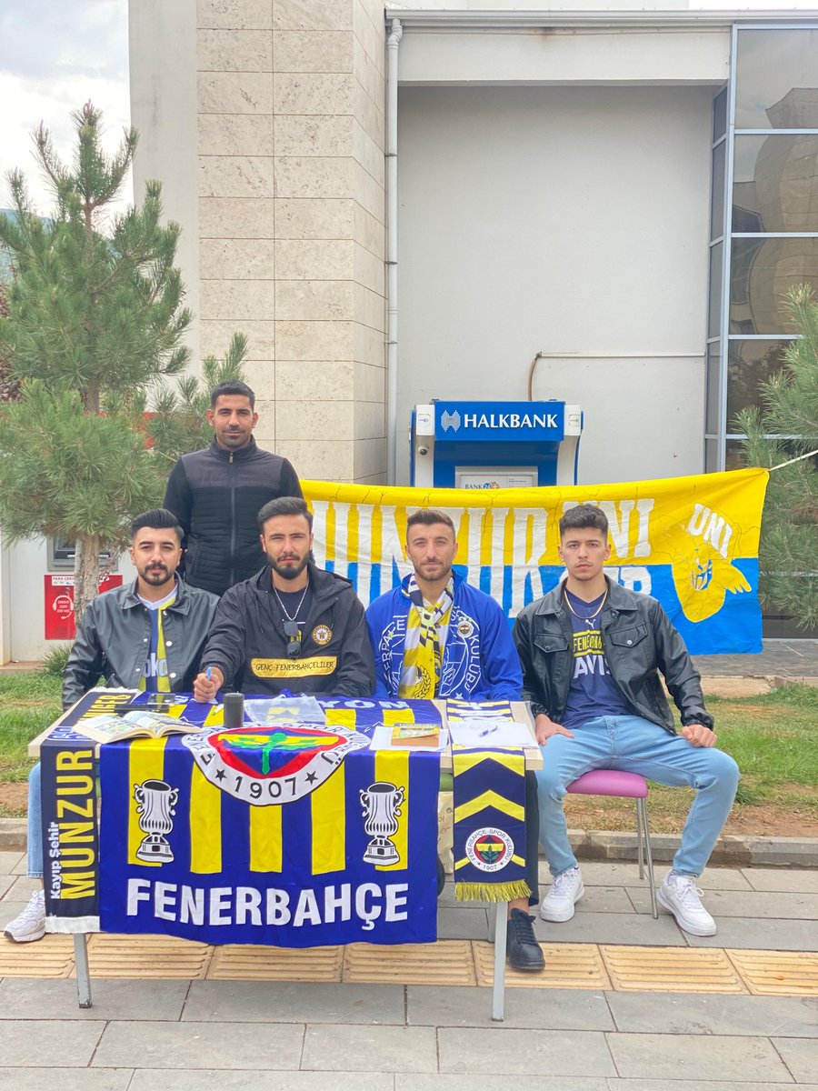 Kampüslerin Sahibi UNIGFB.
MunzurUNIGFB olarak stand çalışmamız Munzur Üniversitesi Mühendislik fakültesinin önündedir.
Fenerbahçe'mize gönül vermiş tüm Renktaşlarımızı aramıza bekleriz.
#UNIGFB
<a href="/unigfborg/">UNIGFB</a> 
<a href="/gencfborg/">Genç Fenerbahçeliler</a>