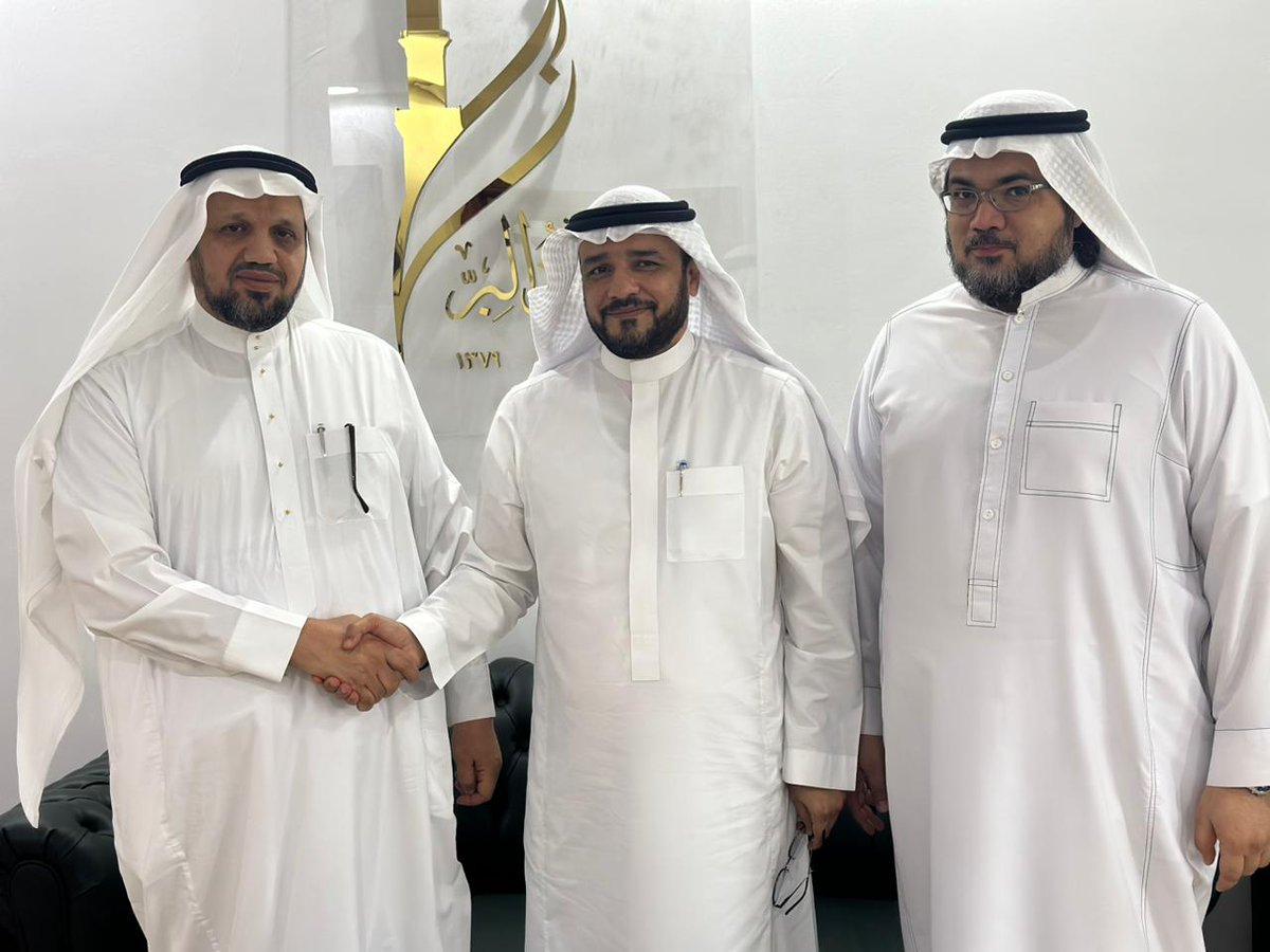 biralmadinah's tweet photo. ضمن البرامج التنموية وقع أمين عام الجمعية م/ صالح بن عبد العزيز جبلاوي عقد عمل مع د/ معتصم بن صالح أبو عنق المشرف العام #مؤسسة_هدف_المدينة، لتنفيذ مشروع بناء استراتيجية شاملة تقدم رؤية متكاملة لتوجهات ومشاريع وبرامج قسم التنمية بالجمعية ،وذلك بحضور م/ سهل بن عدنان صندقجي مساعد الأمين العام للتنمية والخدمات المساندة .

#بر_المدينة_65عاما_عطاءونماء