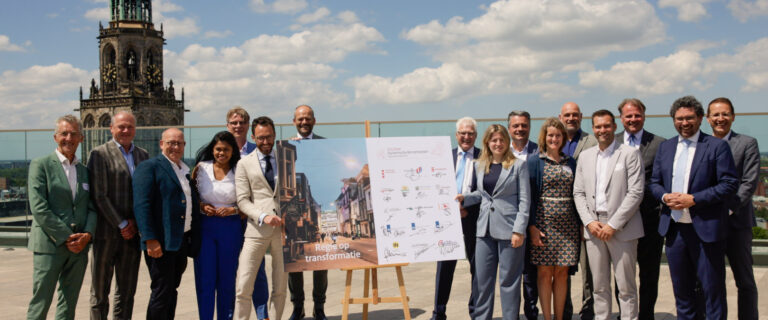 inretail's tweet photo. Gisteren de begroting #BZK in de Tweede Kamer. Winkels zorgen voor brede welvaart: in stad, wijk én dorp. #INretail wil meer inzet voor op onder meer #CityDeals, AgendaStad en #Regiodeals. #elkeregiotelt #kiesretail @Platform31 https://t.co/nHQ2qcpNbT