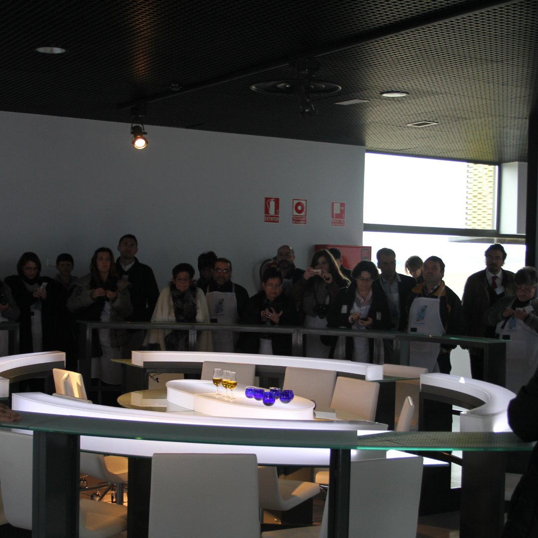 👃👅 ¡Sumérgete en un viaje sensorial en el Museo Terra Oleum! Aquí, tus sentidos de olfato y gusto se convierten en exploradores mientras descubres los secretos de los sabores y aromas del aceite de oliva virgen.

💻 terraoleum.es
📩 info@terraoleum.es
📞 953 274 976