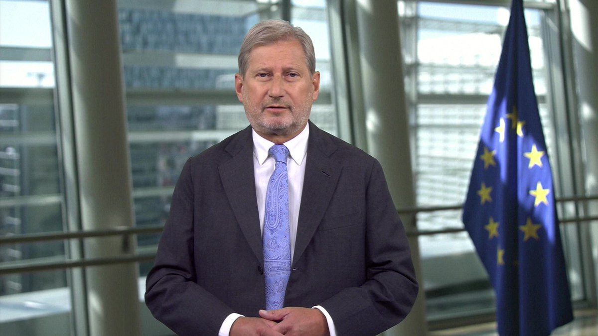 At #SEMIC2023🎇, our commissioner <a href="/JHahnEU/">Johannes Hahn</a> called all relevant actors for a deal on the #InteroperableEuropeAct to ensure better #PublicServices for #EU #citizens &amp; #businesses and to achieve a fully #digital #SingleMarket.

Follow the live stream here👉semic2023.eu