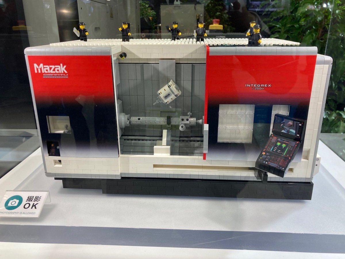 レゴブロックアーティストの秋長さちこさん @Sachiko_Devo に、複合