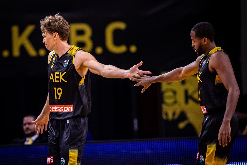 aekbcgr's tweet photo. 𝐌𝐨𝐦𝐞𝐧𝐭𝐬 🆚 @MHP_RIESEN 

#aekbetssonbc #basketballcl #aeklud https://t.co/zDdWDrWSXU