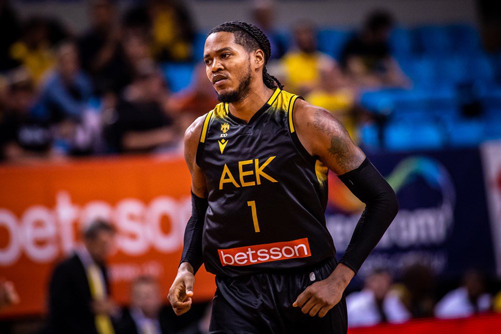 aekbcgr's tweet photo. 𝐌𝐨𝐦𝐞𝐧𝐭𝐬 🆚 @MHP_RIESEN 

#aekbetssonbc #basketballcl #aeklud https://t.co/zDdWDrWSXU