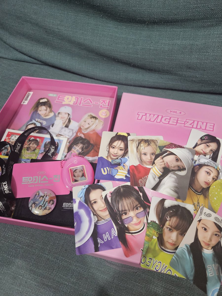_bbtiger's tweet image. finally got my fanclub kit i thought this thing was never gonna arrive 💖💖💖