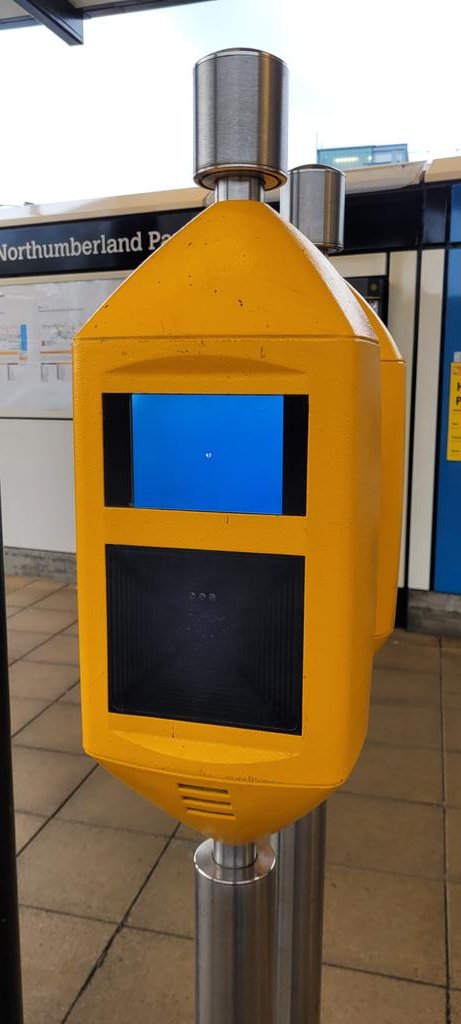 Marionbotbot's tweet photo. @My_Metro just chatted to someone on customer services but just to confirm what both tickets and card machines look like this morning at Northumberland Park https://t.co/7c76N593Qr