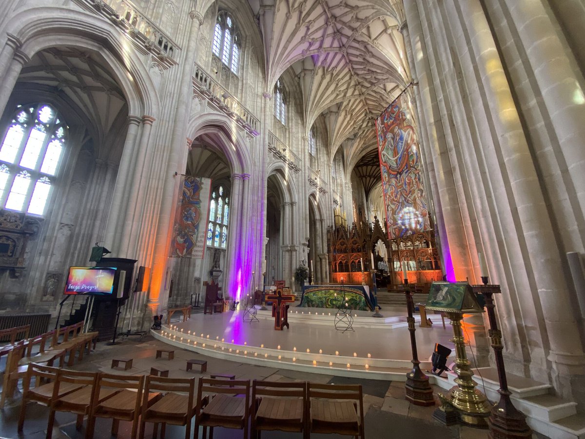 WinCathedral's tweet photo. Taizé Prayer at Winchester Cathedral, 29th October at 6.00pm.
A simple prayer which welcomes you, whether you would say you are Christian, or not.
Come and feel refreshed by this simple prayer accompanied by beautiful chants, readings &amp; silence.
More info: https://t.co/DhdA482l3B https://t.co/hkH36WTnJm