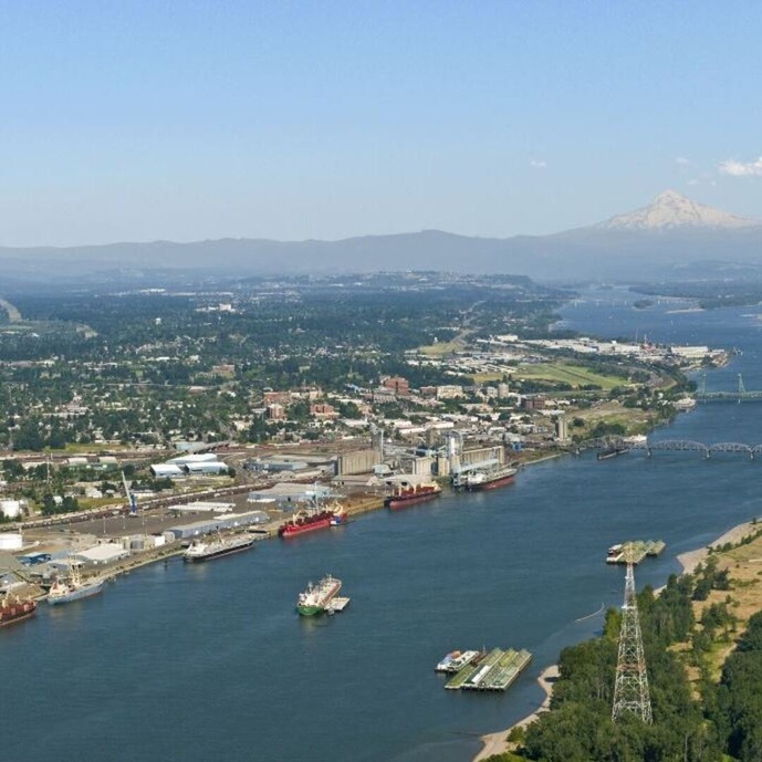 #NEWS Solvay and #VancouverBulkTerminal are teaming up to build a world-class soda ash shipping facility in the 🇺🇸. This partnership at the @PortVanUSA is a game-changer for global soda ash export. 🚢 💼🤝 bit.ly/3QibVbR