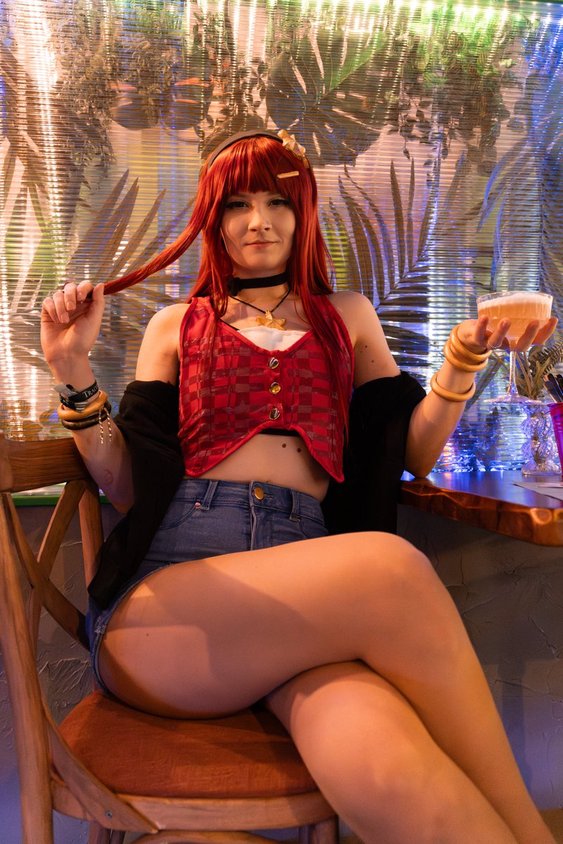 InescapableGame's tweet photo. Everyone's favorite i-t-g-i-r-l 🤩

The character                              The cosplay https://t.co/XAPHOd0yuS