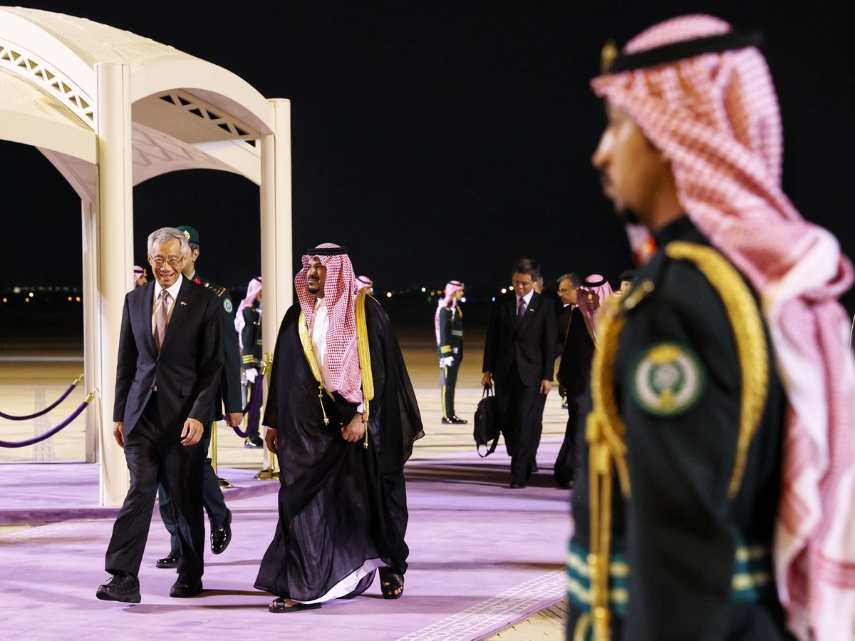 Assalamualaikum from Riyadh! Singapore &amp; Saudi Arabia have had diplomatic relations for over 40 years. I look forward to meeting other Saudi leaders here to deepen our cooperation and strengthen our ties. 🇸🇬🇸🇦– LHL go.gov.sg/15rmtk