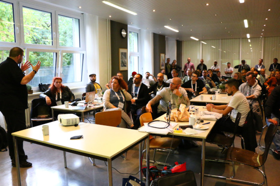 #Handwerker  im direkten Dialog, die sich selbst Themen setzen: Das Handwerkscamp 2023 am 4. und 5. November in Fulda bietet so einen Treffpunkt, um sich  unter Gleichgesinnten in entspannter Atmosphäre auszutauschen. <a href="/handwerkscamp/">Handwerkscamp</a> 
bauhandwerk.de/news/handwerks…