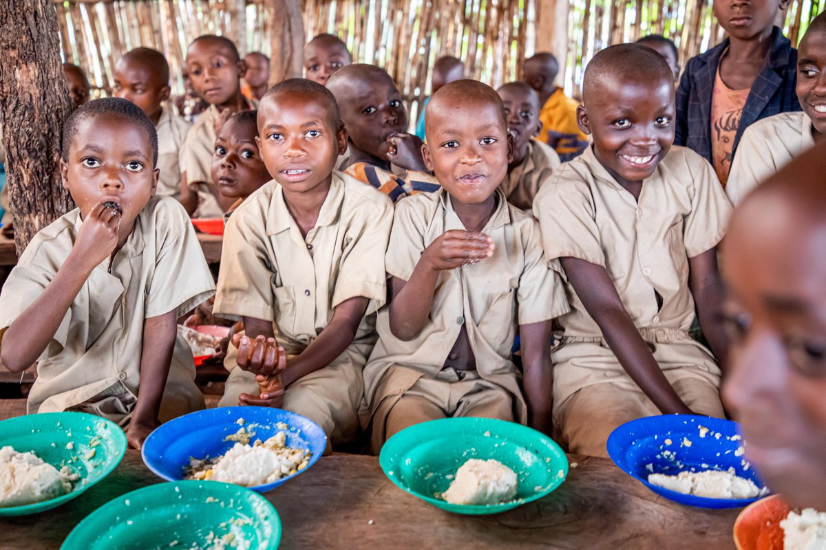 🔴Join us live!

First School Meals Coalition Global Summit,in Paris🇫🇷.

#Schoolmeal programmes in 🇧🇮 do more than provide food; they support local agriculture and markets while improving health, nutrition, and education, making communities more resilient.
youtube.com/watch?v=tPVXsT…