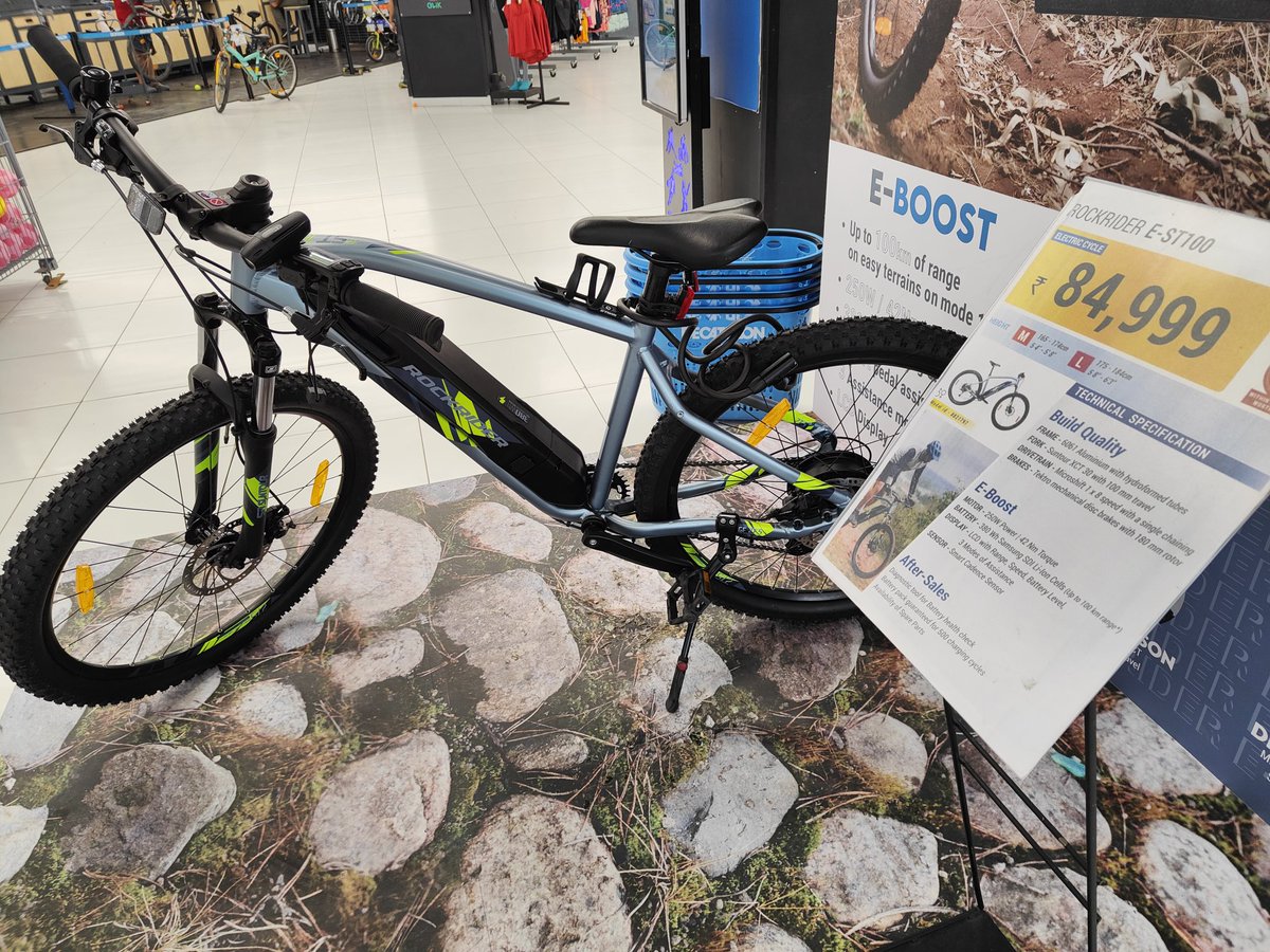 jamesons_W's tweet image. rey em matladutunnav ra naralu tegipotunnay... 
ah cost ki ma nanna Glamour bike konukunnadu
#MiddleClassLife
@nayuduganisetti @kotipapaganti01 @ates4444v