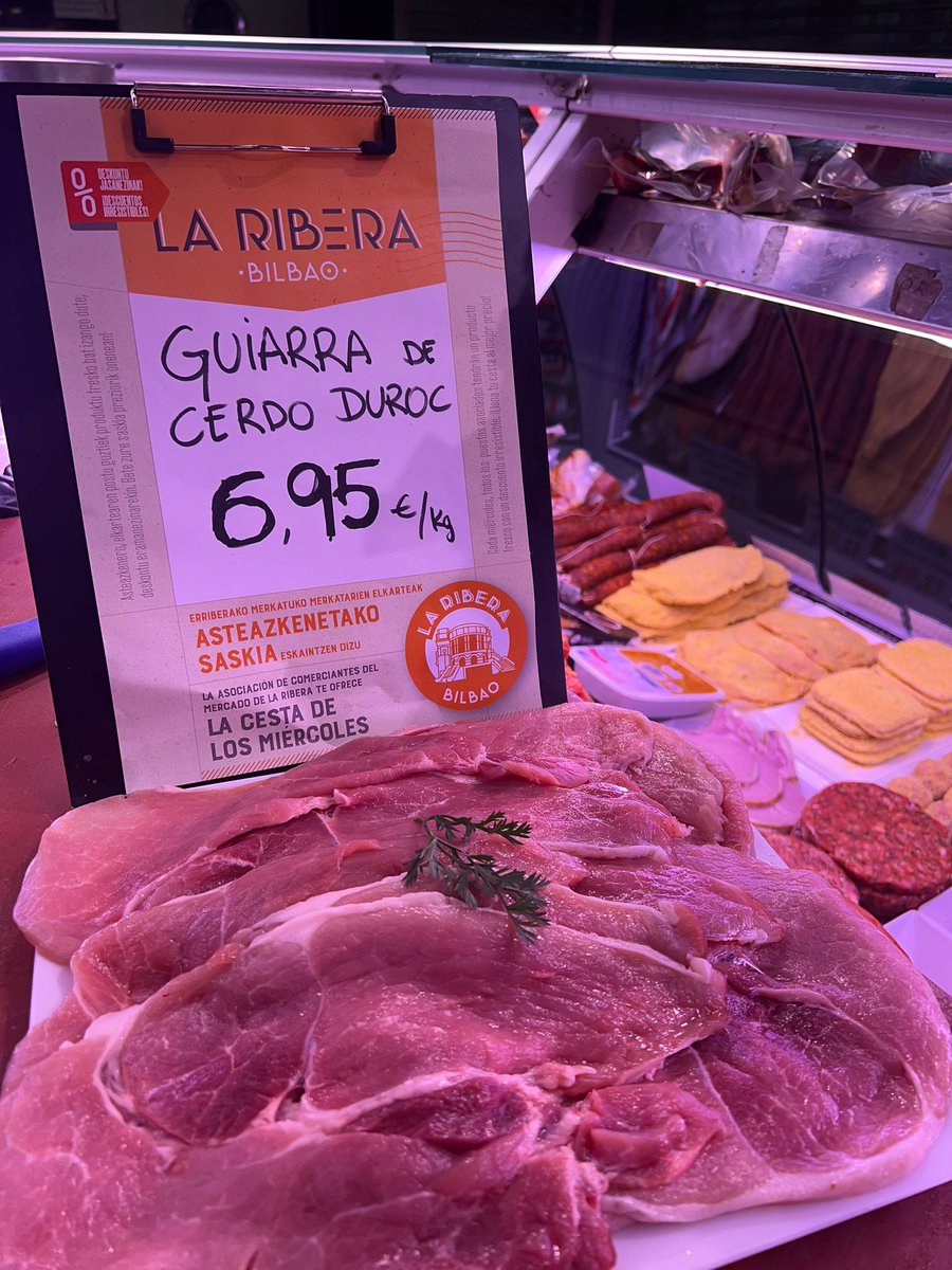 ChacineriaBego's tweet photo. 📢📢📢 Miercoles de oferta. Hoy tenemos en oferta la #guiarra de cerdo duroc. Pasate por el #Puesto139 #MercadodelaRibera https://t.co/pdI3txhyj4