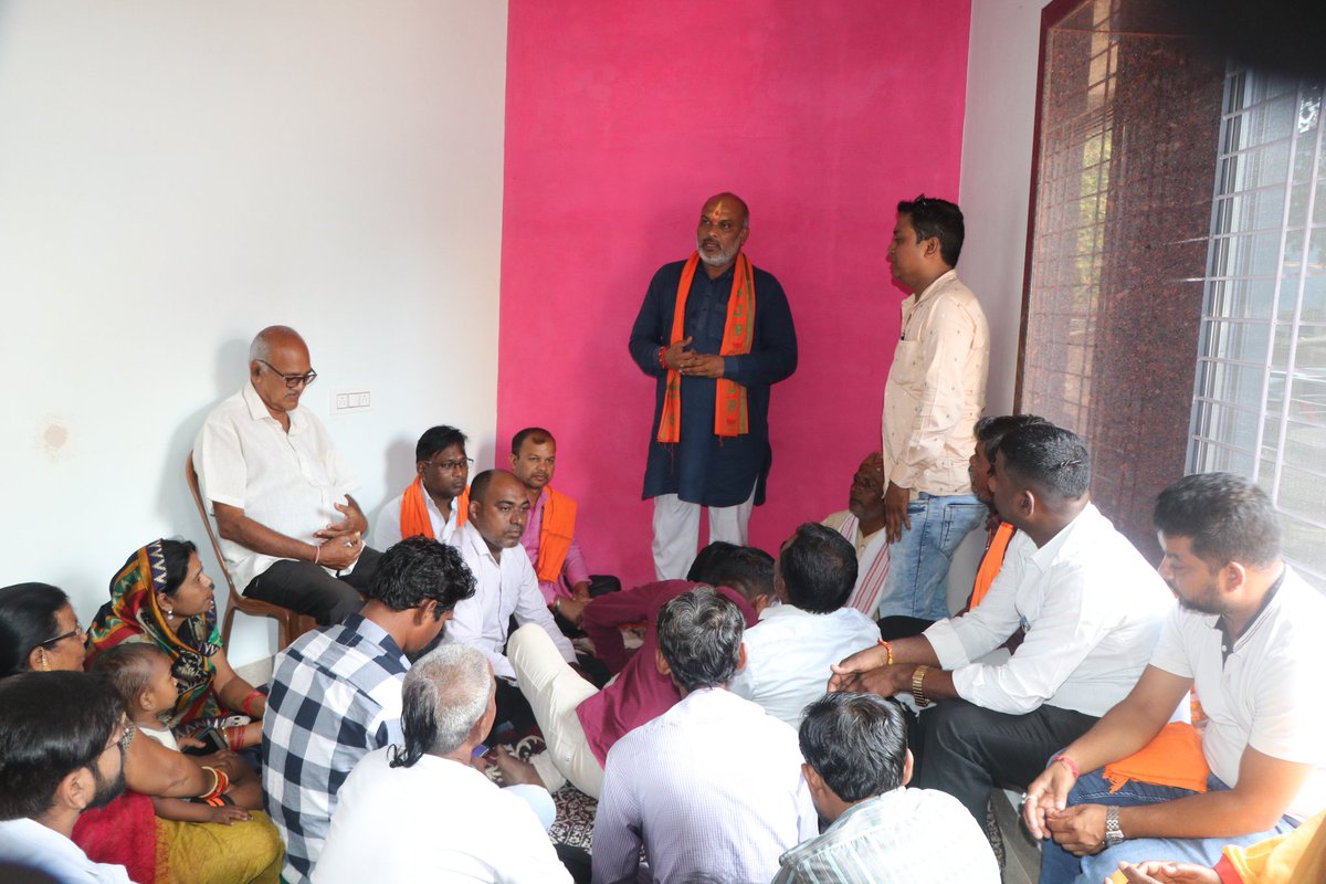 दुर्ग ग्रामीण विधानसभा अन्तर्गत रिसाली मंडल के बजरंग चौक टंकी मरोदा वार्ड 13 और 14 में बूथ और शक्ति केंद्र के सभी कार्यकर्ताओं की परिचयात्मक बैठक ली, दुर्ग ग्रामीण का हर एक कार्यकर्ता हर बूथ को मजबूती प्रदान करते हुऐ कांग्रेस सरकार के खिलाफ बिगुल बजाएगा।
#आ_रही_है_भाजपा_सरकार