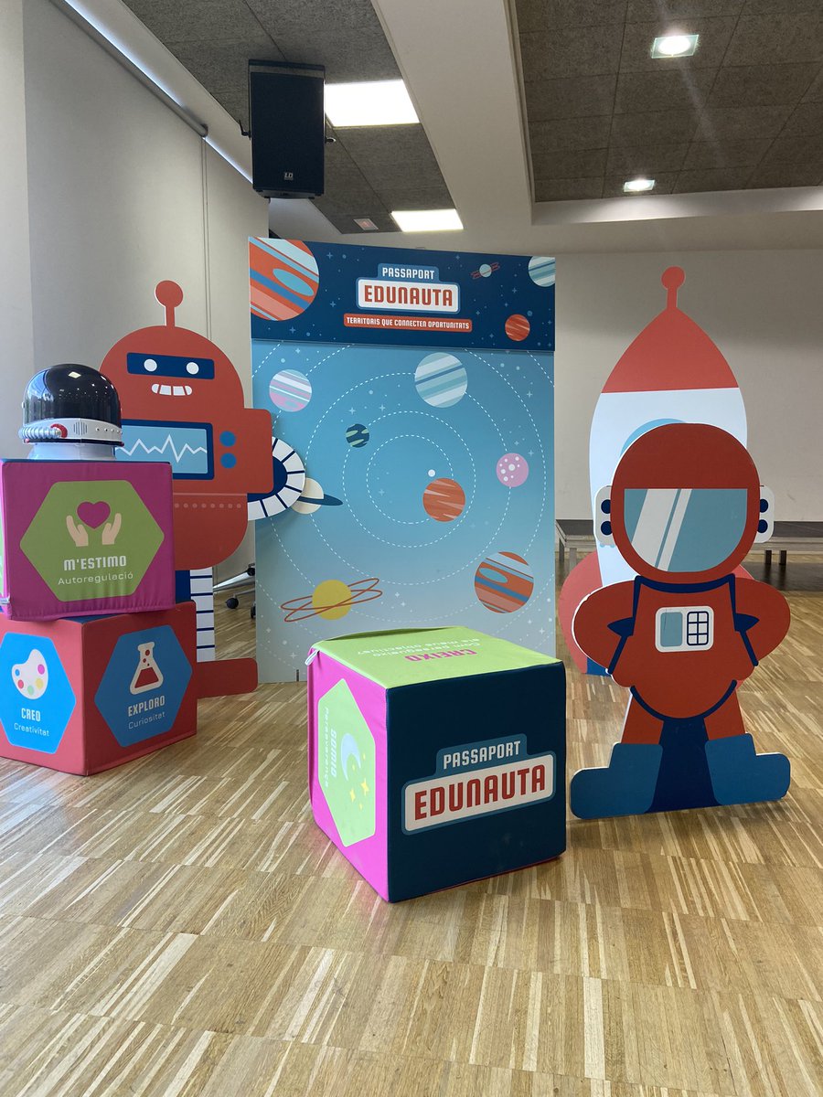 Tot a punt! Per començar la 5a Trobada de comunitat de #PassaportEdunauta. Avui ens acull <a href="/ViladecansTweet/">AjuntamentViladecans</a> al Casal la Montserratina. Aquests espais són una oportunitat per retrobar-nos compartir pràctiques i seguir aprenent i aprofundint en el programa.