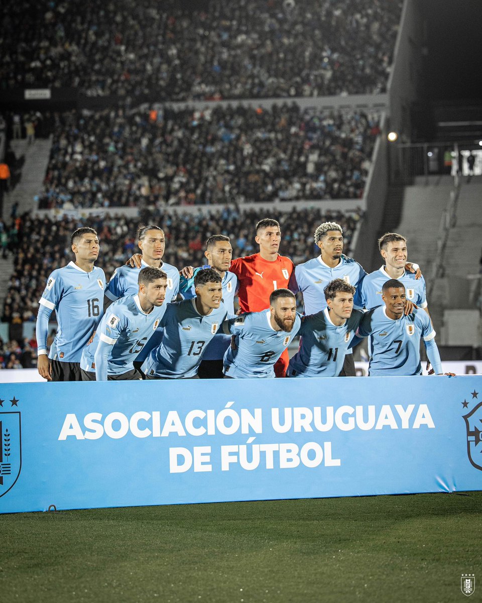 BielsaFrance's tweet photo. LE PREMIER GROS COUP DE L’URUGUAY DE BIELSA 🚨

Cette nuit, l’Uruguay a mis fin à une série de 22 ans et 37 matchs sans victoire face au Brésil.

Retour une performance XXL et une nuit déjà historique pour la Celeste. https://t.co/doOH109kl1