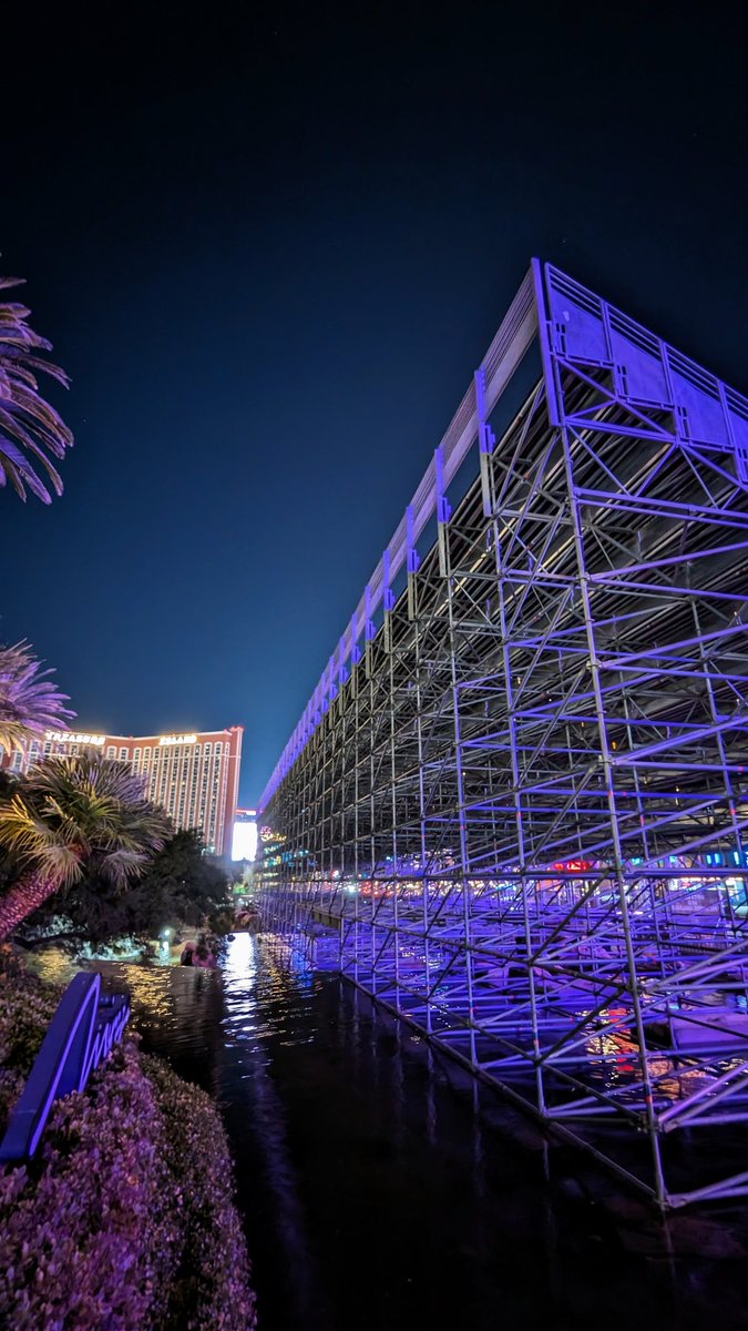 Las Vegas Locally 🌴 tweet media