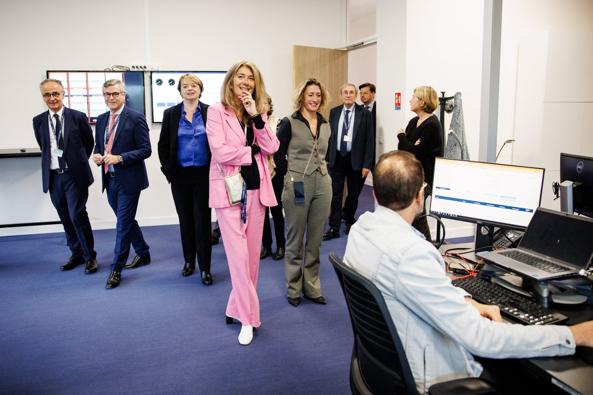 Notaires_CSN's tweet photo. A l’occasion des 40 ans de l’Association pour le Développement du Service Notarial, Sophie @SabotBarcet @Presidente_CSN et l’ensemble du bureau du #CSN sont à Venelles et échangent avec les équipes qui œuvrent au quotidien pour développer l’usine digitale du #notariat. #ADSN https://t.co/aOlzRChuR0