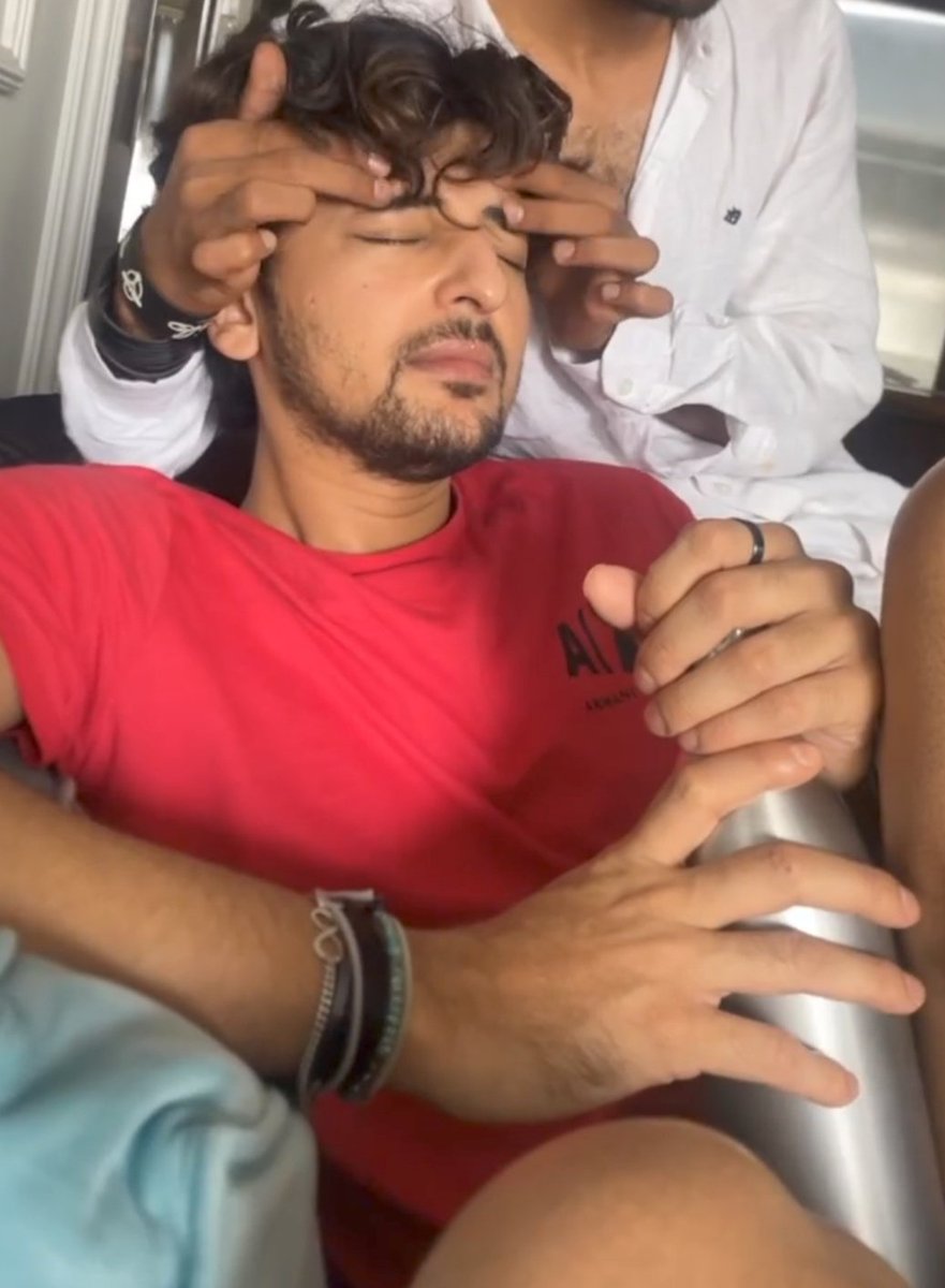 ItsDiptiDZ's tweet photo. BABU @DarshanRavalDZ 🥹✨💙

Happy Birthday Darshan Raval
Darshan Raval Turning 29 
Darshan Raval Day https://t.co/PSbw9ZbVvX