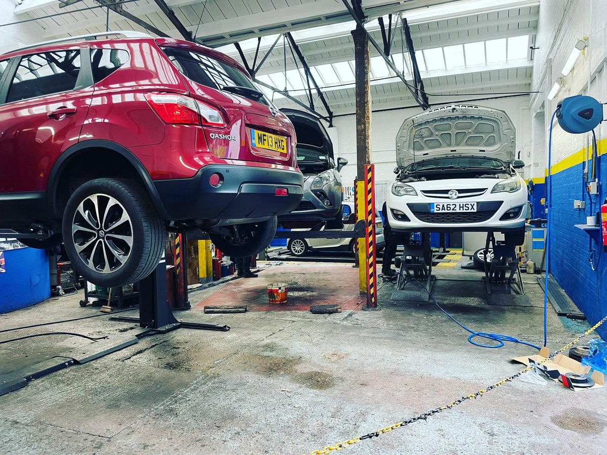 BurlingtonW3's tweet photo. Wednesday … let’s go 💪🏻

.

No job too big, no job too small 

.

☎️ 020 8992 6971 
📧 enquiries@burlingtonacton.co.uk 
💻 https://t.co/1gfkJX3qIw

.

#garage #mechanic #car #carmaintenance #class4mot #crashrepair #familyrunbusiness #actonw3 #ealing #chiswick #hammersmith https://t.co/fv2e78jIwW