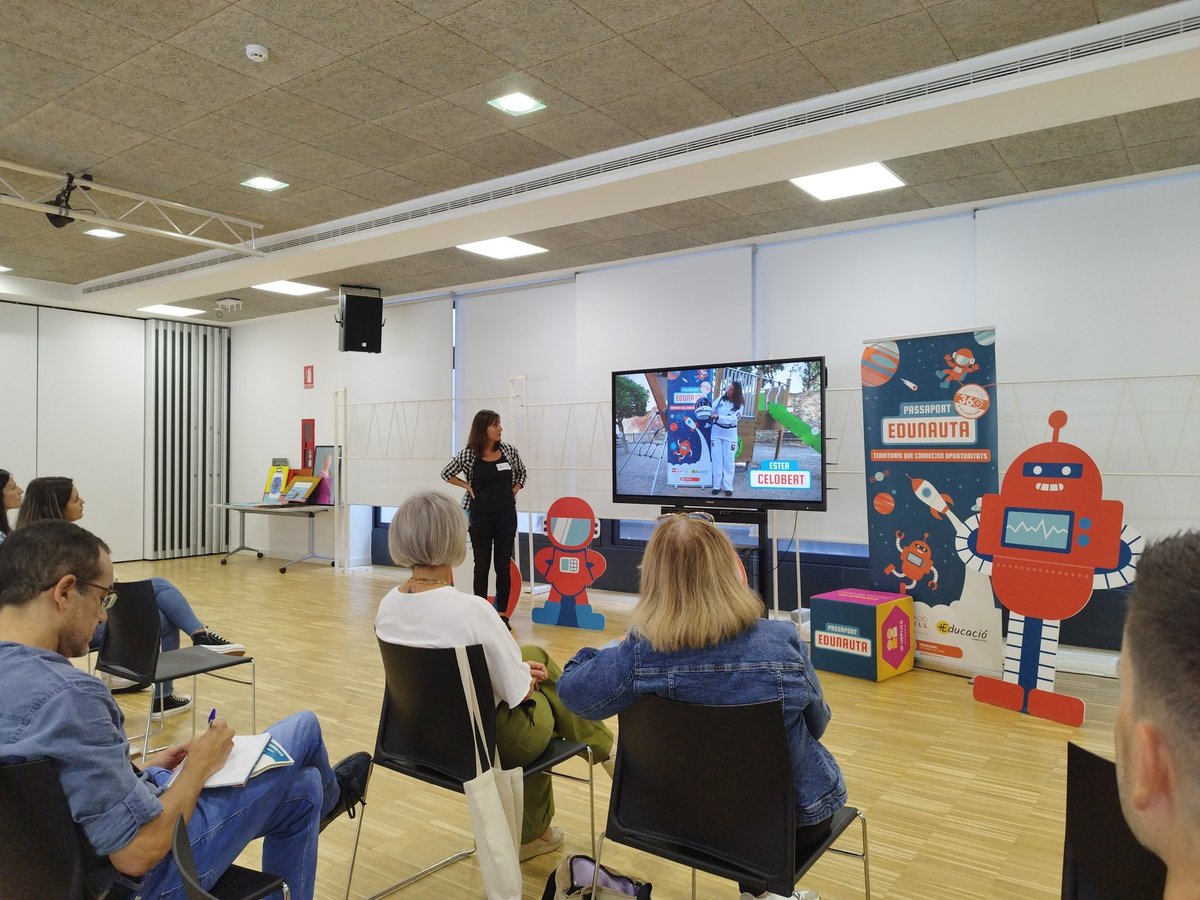 📍 En marxa la V Jornada del #PassaportEdunauta a Viladecans. Estigueu ben atents a les xarxes que us anirem explicant tot el que passa! 

📢 La Gisela Navarro i la <a href="/ruthcebador/">Ruth Cebador</a> de <a href="/ViladecansTweet/">AjuntamentViladecans</a> ens donen la benviguda i ens situen en el projecte a la ciutat.