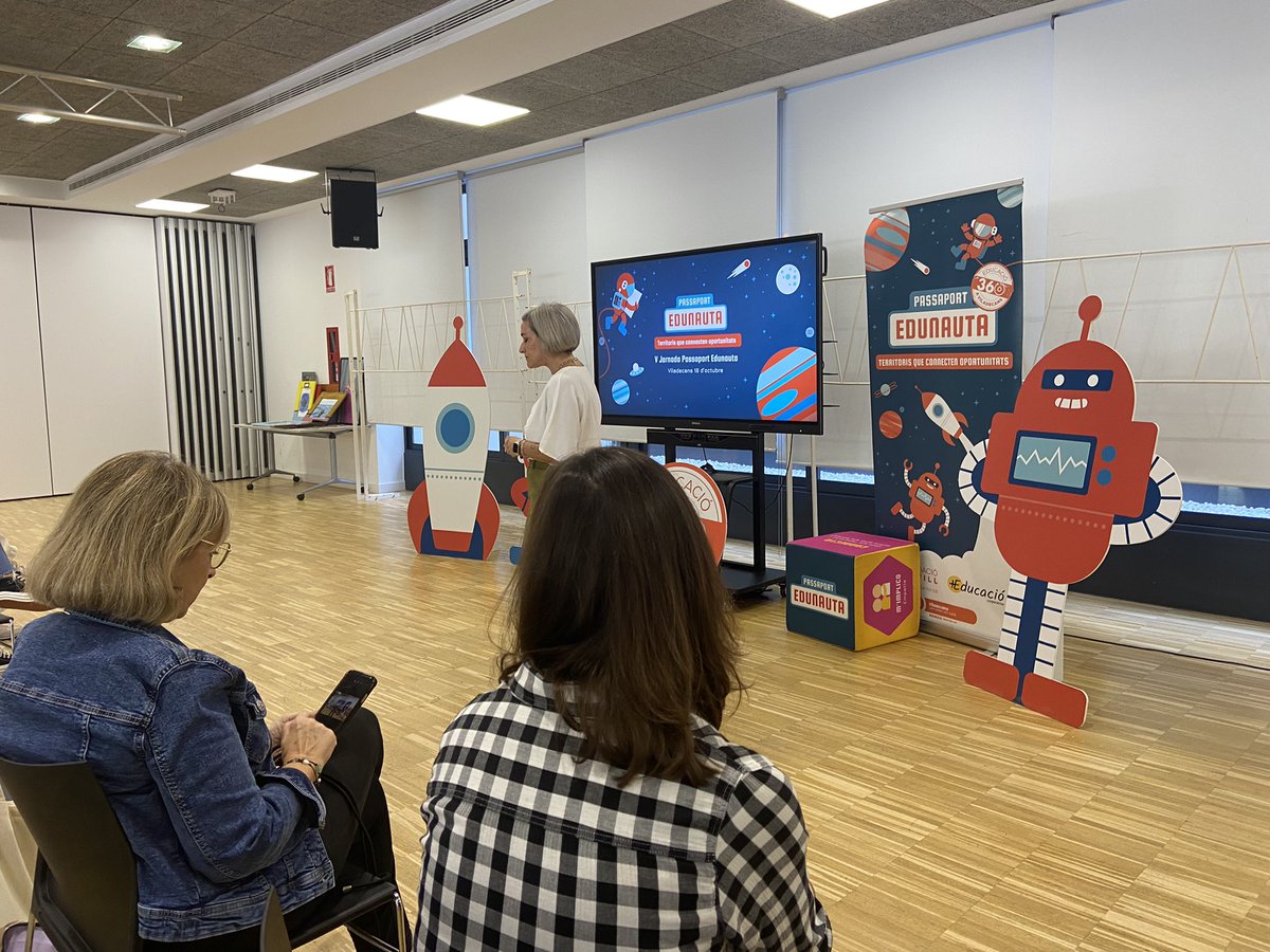 Comencem! 🚀 Gisela Navarro Tinenta d’alcalde d’Alcaldia i Educació dóna el tret de sortida a la Trobada de #PassaportEdunauta. <a href="/ViladecansTweet/">AjuntamentViladecans</a>, un municipi compromès amb l’educació, una palanca de canvi on aposten per l’educació360 per impulsar oportunitats a tots els infants