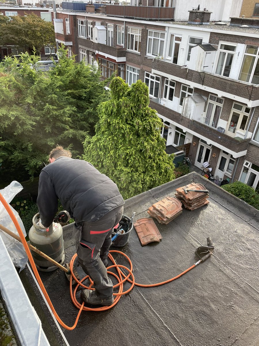 MEGroenstege's tweet photo. Leuk wel zoโn oud huis, maar dat betekent wel dat je altijd onderhoud moet plegen.. dat had ik me niet gerealiseerd toen ik voor het eerst in mijn leven een ouder huis kocht #koophuis #kooptip #jarendertigwoning https://t.co/IXoAYrtUWh