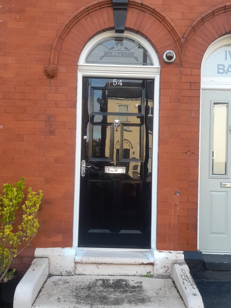 force8doors's tweet photo. Two different but equally lovely doors, next to each other👏 Both manufactured and fitted by Force8 and staying #aheadofthecurve 🔥

#force8 #force8doors https://t.co/k1BfanOCTx