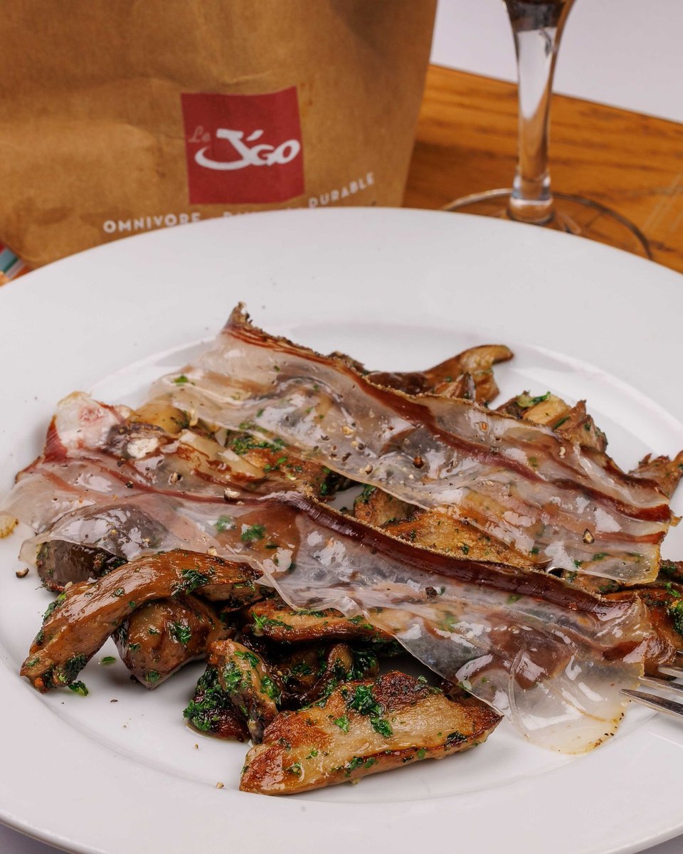 L'automne est bel et bien là, goûtez notre poêlée de cèpes persillés et voile de ventrèche de porc noir de Bigorre

#bonnesadresses #jgo #jgotoulouse #jgoparis #jgoaéroportblagnac #cuisinegasconne #cèpes #porcnoirdebigorreaop