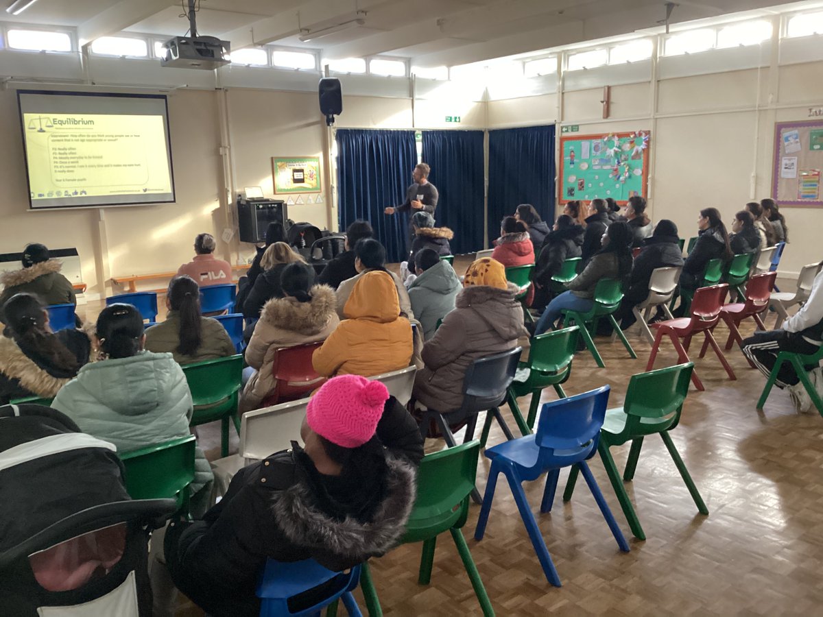 Patrick Flynn from <a href="/OnlineBehave/">Online Behaviours Ltd</a>  leading online behaviours workshop with parents and children at <a href="/GoldthornPark/">Goldthorn Park Primary School</a>
